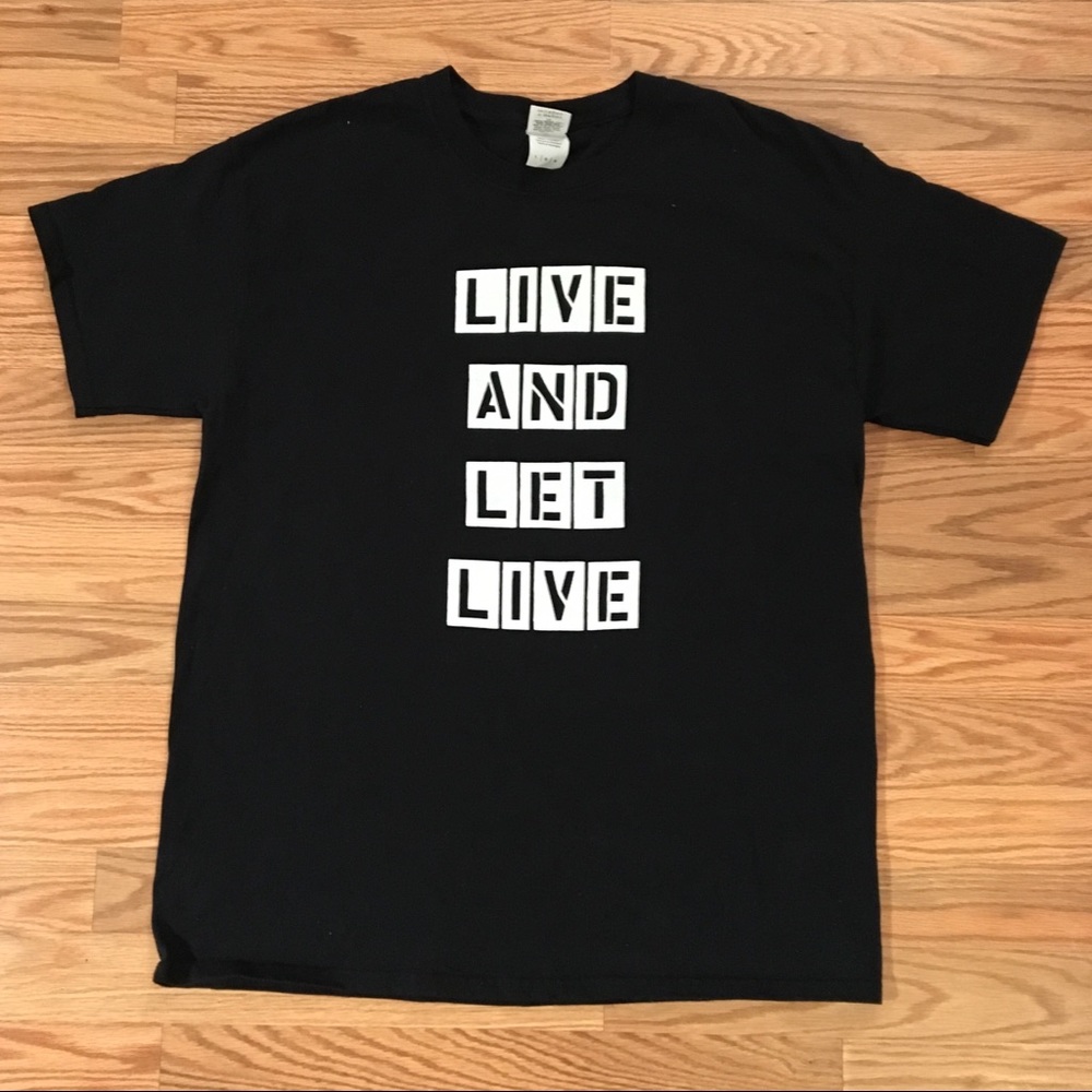 Men’s large Live And Let Live Graphic T-shirt